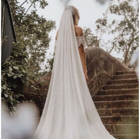 Grace Love Lace Gabriela silk chiffon cathedral veil NWT - Picture 3 of 8